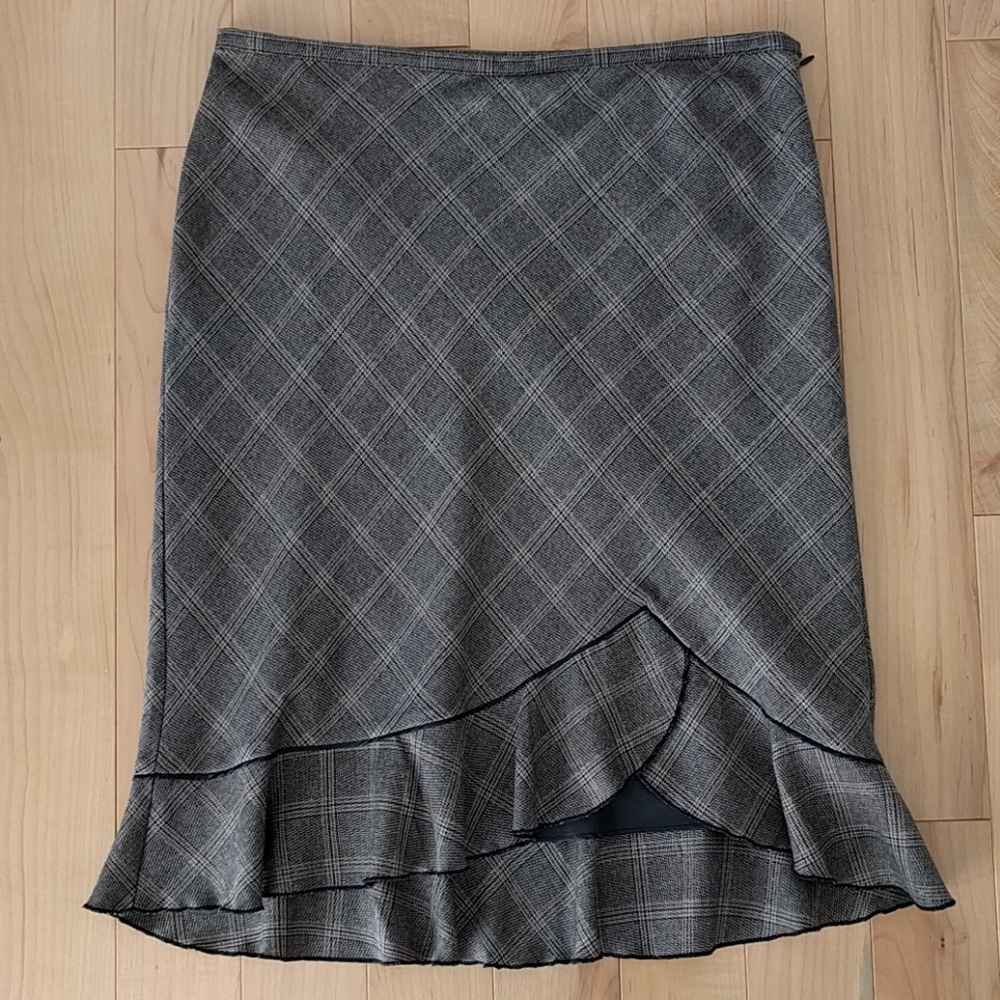 🌷White House Black Market tulip skirt 🌷